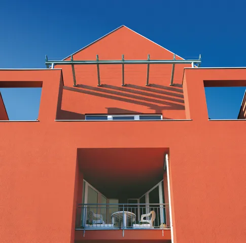 Rote Fassade gestaltet von Oskar Seus